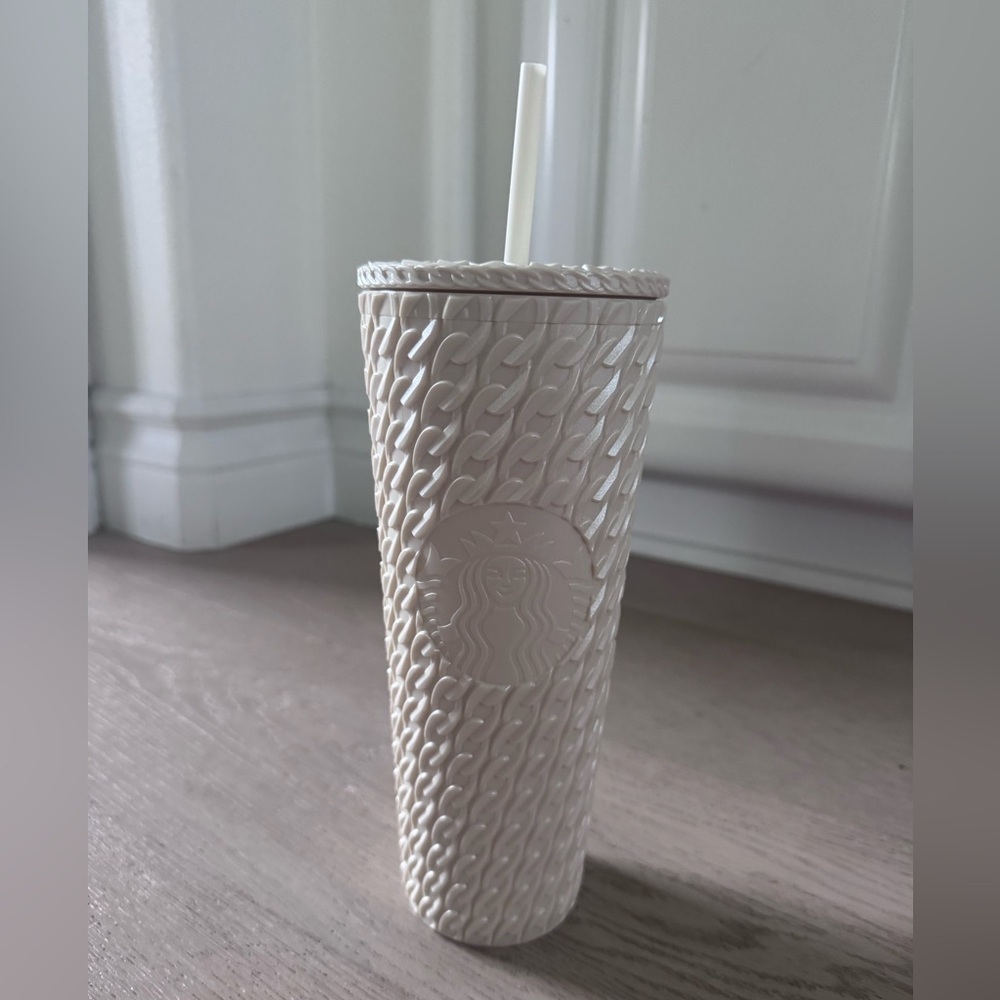 New Starbucks Fall 2025 Matte Cream White Sheen Cable Knit Venti Tumbler 24oz
